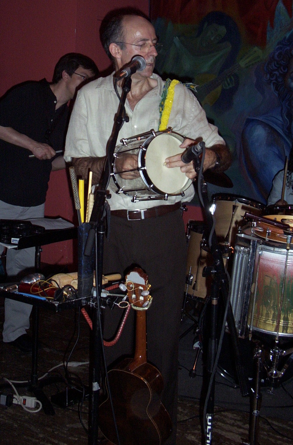 http://indiemusicpeople.com/uploads2/101866_3_29_2008_12_28_09_PM_-_MO-Cuica.JPG