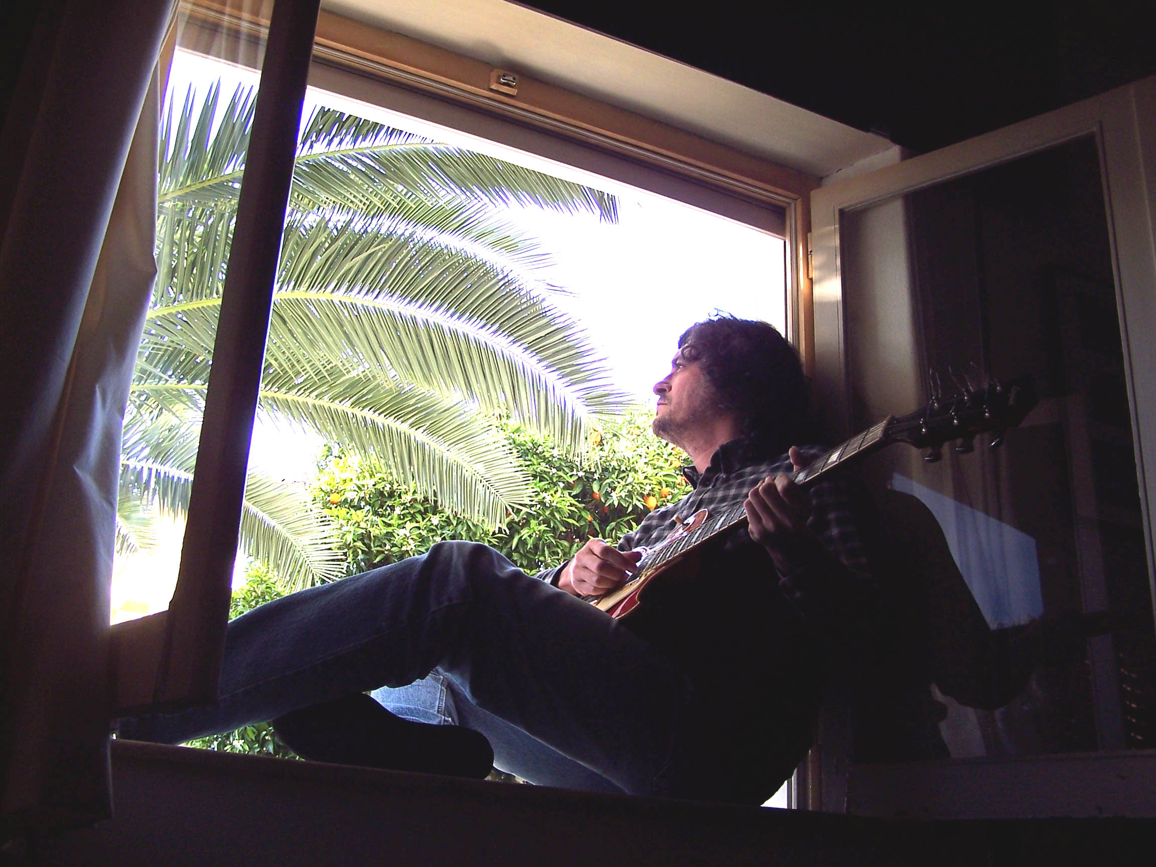 http://indiemusicpeople.com/uploads2/107838_5_2_2008_6_15_56_AM_-_foto_iac.jpg