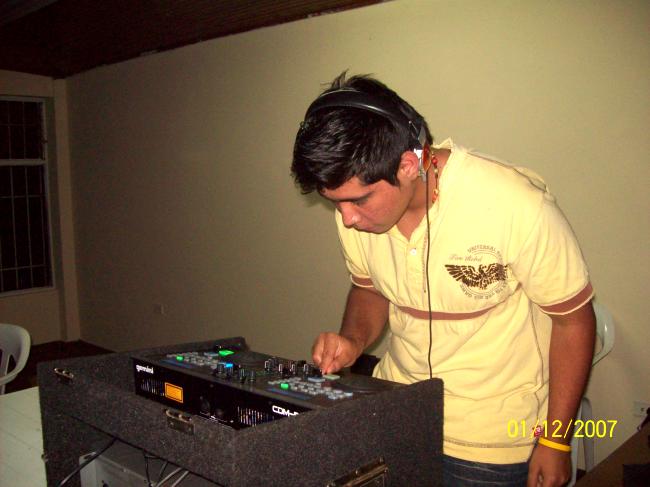 http://indiemusicpeople.com/uploads2/DJ.SUCA_-_sensation_suca.jpg