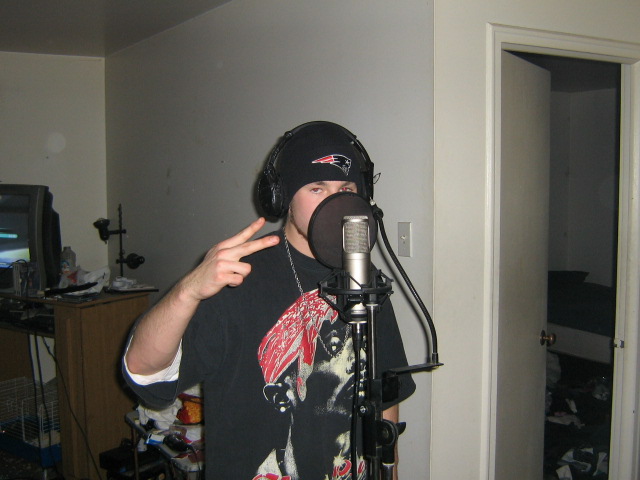 http://indiemusicpeople.com/uploads2/Sang_Poétik_-_Sang_Poétik_en_Studio.JPG